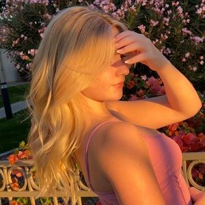 Meet your Posher, Larissa